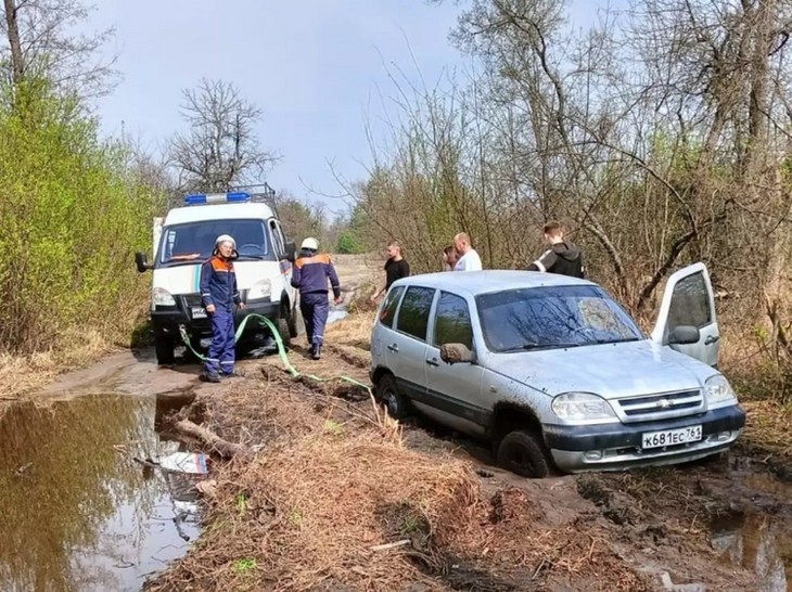 автомобиль увяз