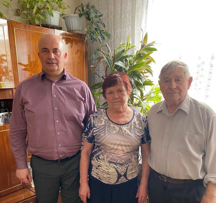 навестил старейших руководителей района