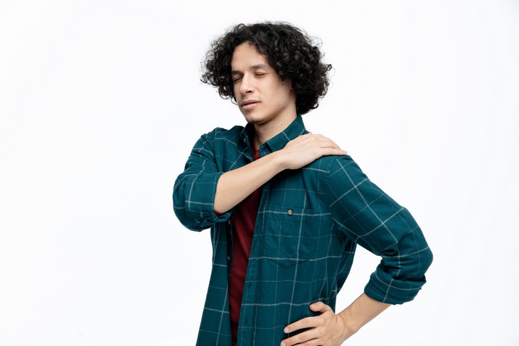 Народные приметы на 2 мая: что нельзя делать и зачем трижды плевать через плечо