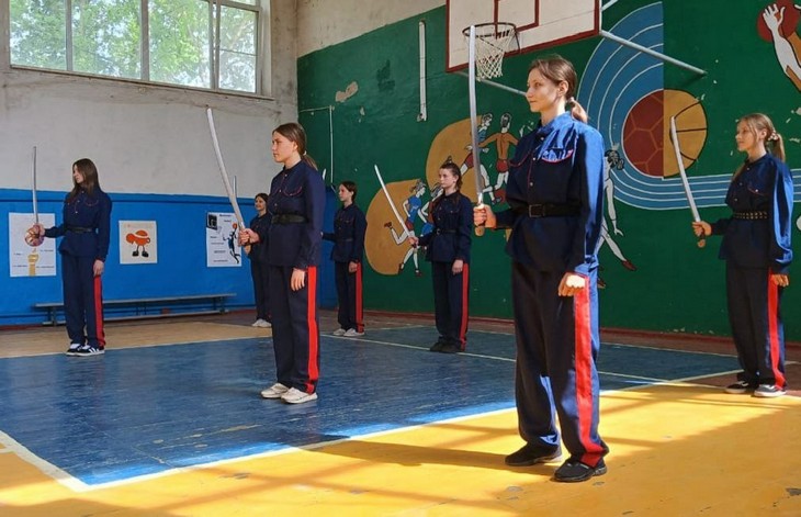 В Митякинской казачьей школе