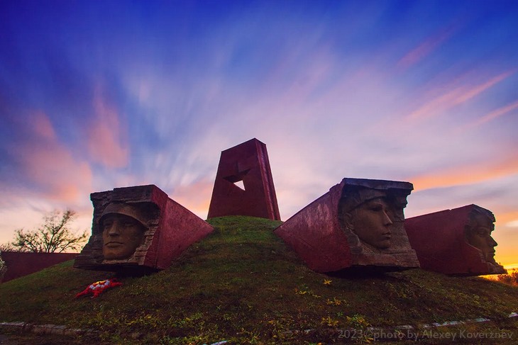 памятник 13 Героев