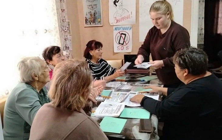 соцработники
